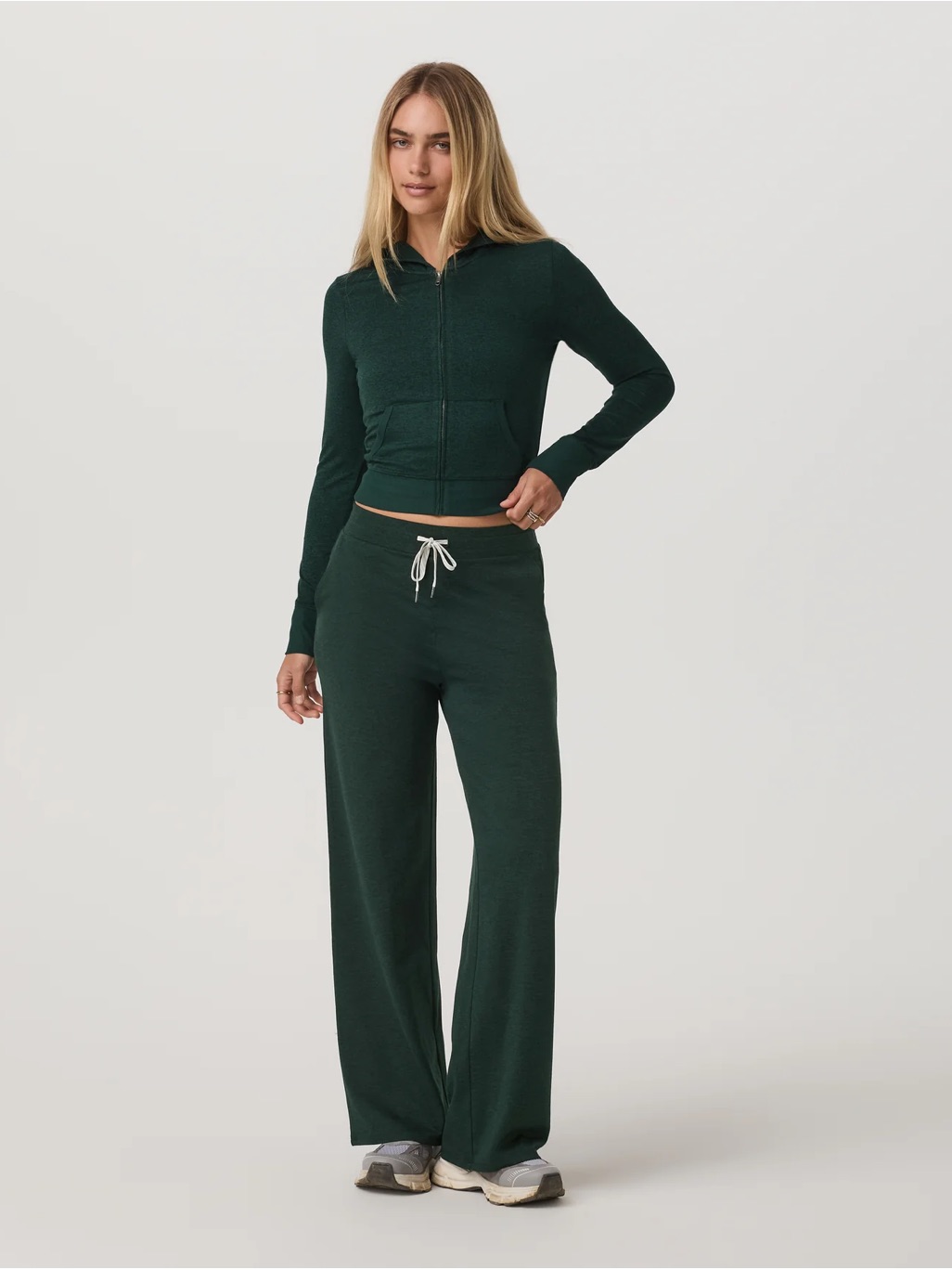 Vuori Wide Leg Sweatpants In Evergreen